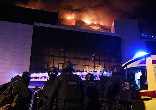 Members of other law enforcement agencies arrive at the scene. - Sputnik International