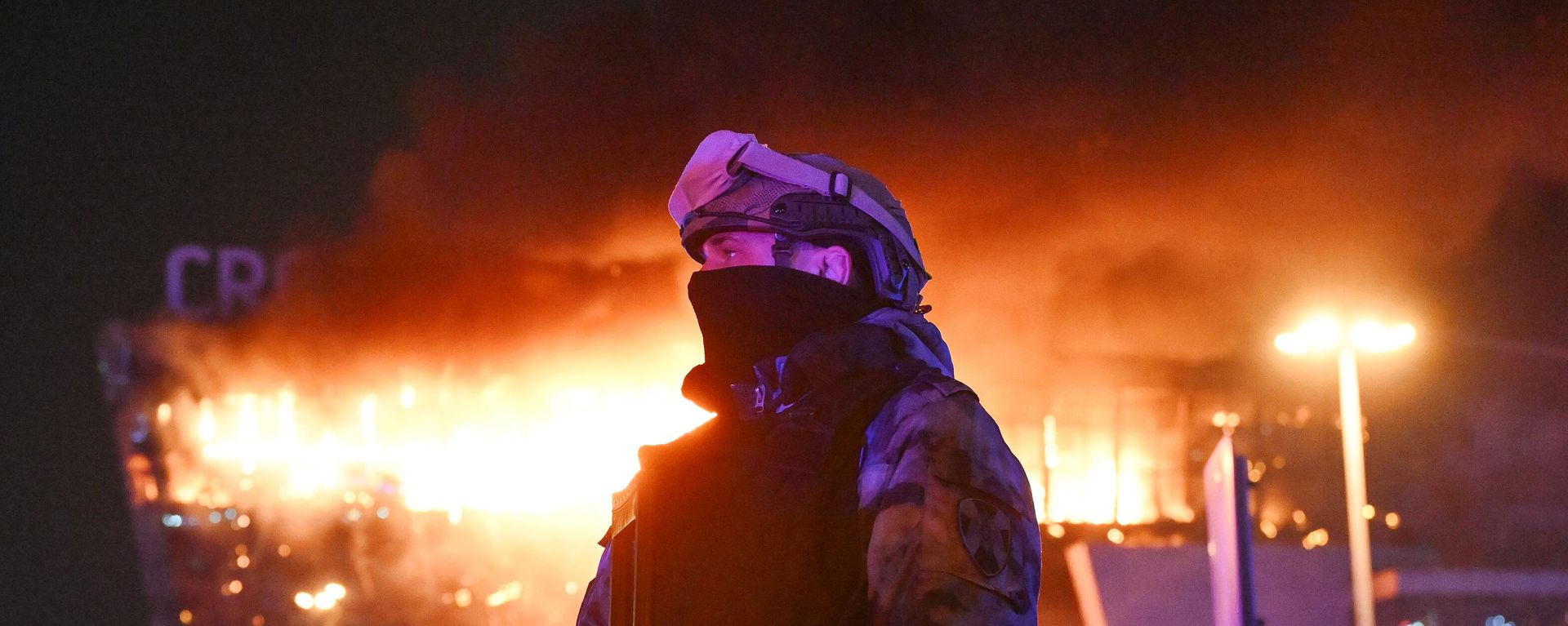 Law enforcer on the scence of the terror attack - Sputnik International, 1920, 23.03.2024
