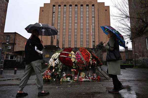People mourn at a makeshift memorial in front of the Russian Embassy in Armenia's Yerevan.  - Sputnik International