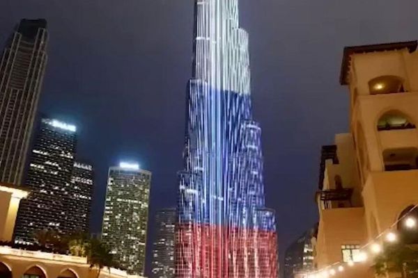 Burj Kalifa, the tallest building in the world, is decorated with the Russian flag. The Dubai Media Office explained that this move is an expression of "the UAE’s solidarity with the allied Russian nation and its people against terrorism." - Sputnik International