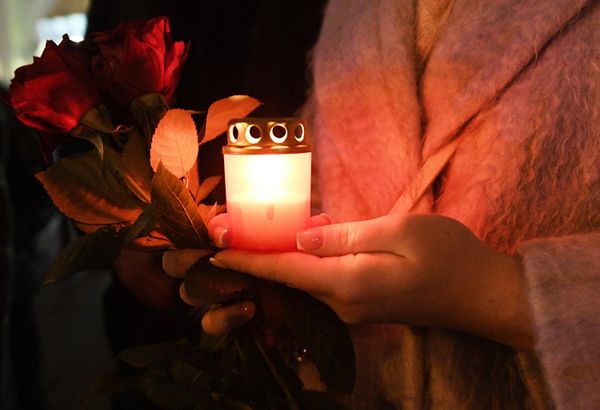 A girl holds a candle near the Russian Embassy in Minsk, Belarus. - Sputnik International