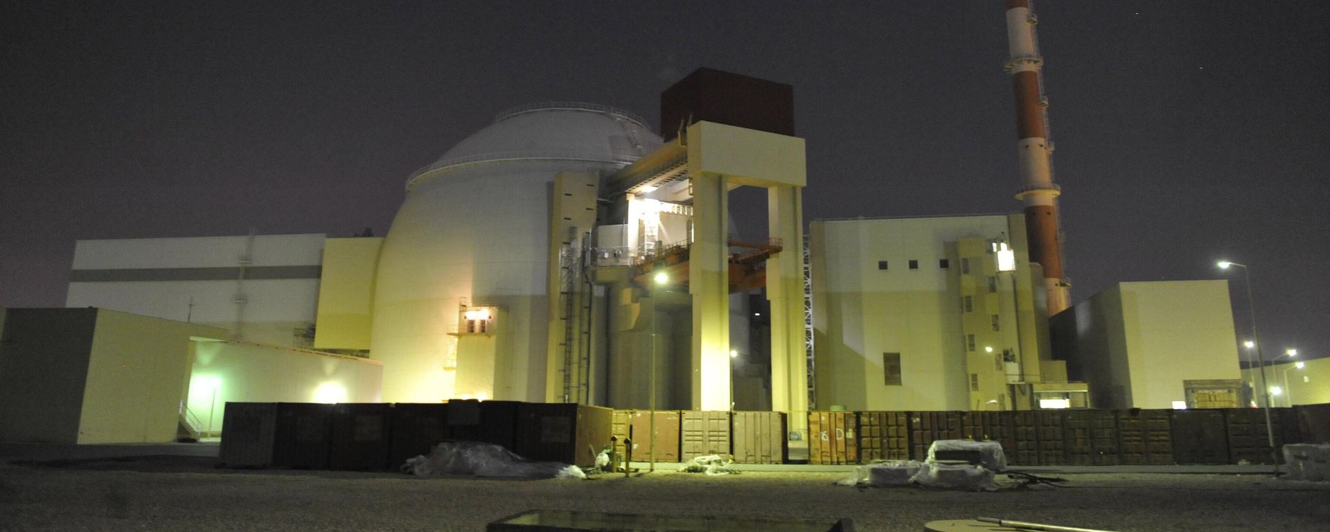 In this file photo released on Nov. 30, 2009 by the semi-official Iranian Students News Agency (ISNA), the reactor building of Iran's Bushehr Nuclear Power Plant is seen, just outside the port city of Bushehr 750 miles (1245 kilometers) south of the capital Tehran, Iran - Sputnik International, 1920, 02.01.2026