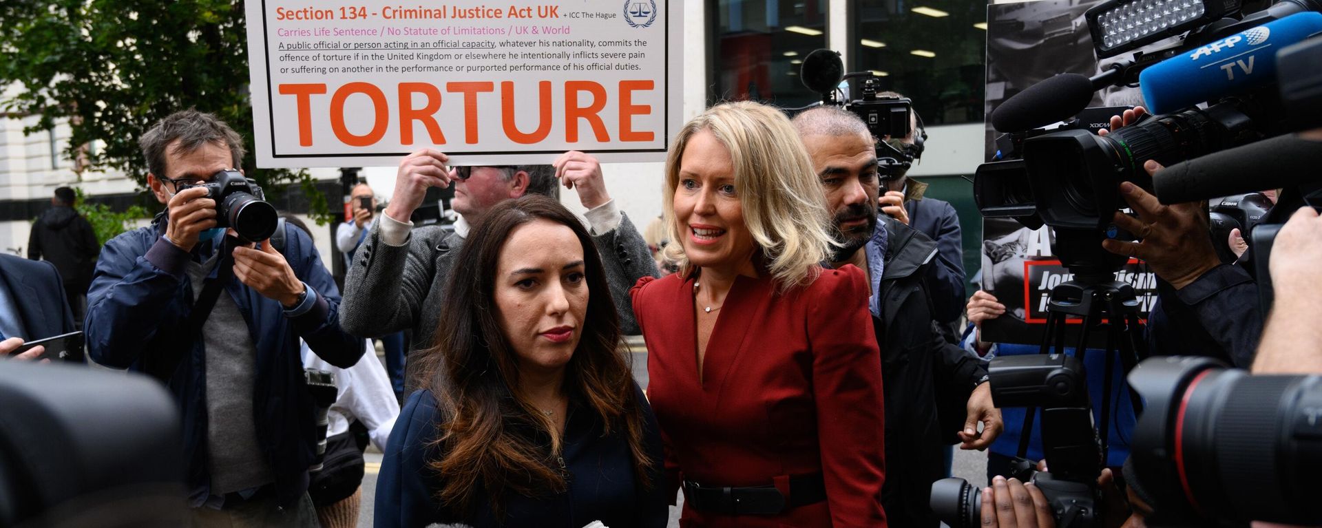 Julian Assange's lawyer and wife Stella speak to a press during a rally against the extradition of Wikileaks founder Julian Assange Julian Assange's lawyer and wife Stella speak to a press during a rally against the extradition of Wikileaks founder Julian Assange - Sputnik International, 1920, 26.03.2024