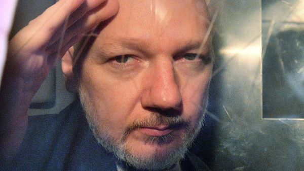 WikiLeaks founder Julian Assange gestures from the window of a prison van as he is driven out of Southwark Crown Court in London on May 1, 2019, after having been sentenced to 50 weeks in prison for breaching his bail conditions in 2012.  - Sputnik International