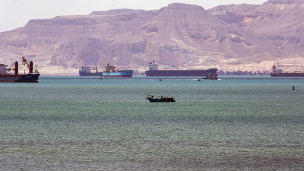 Vessels waiting to pass through the Suez Canal are seen, in Egypt - Sputnik International