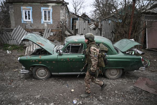 A soldier from Russia's Battlegroup Tsentr engaged in a clearing operation in the Avdeyevka area - Sputnik International