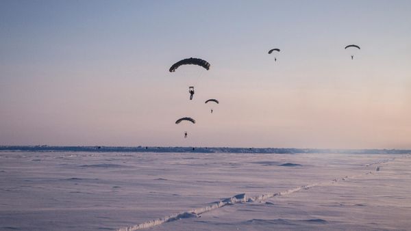 Fighters of a special ops unit of the Chechen Republic's Ministry of the Interior during a drill near the North Pole - Sputnik International