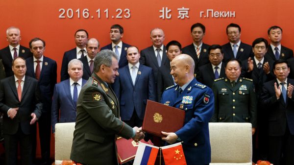 Russian Defense Minister Sergei Shoigu and Xu Qiliang, Vice Chairman of the Central Military Commission of China - Sputnik International