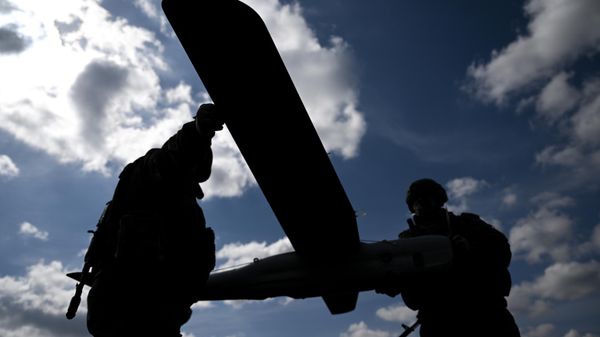 Battlegroup Tsentr having a UAV ready before an operation near Avdeyevka - Sputnik International