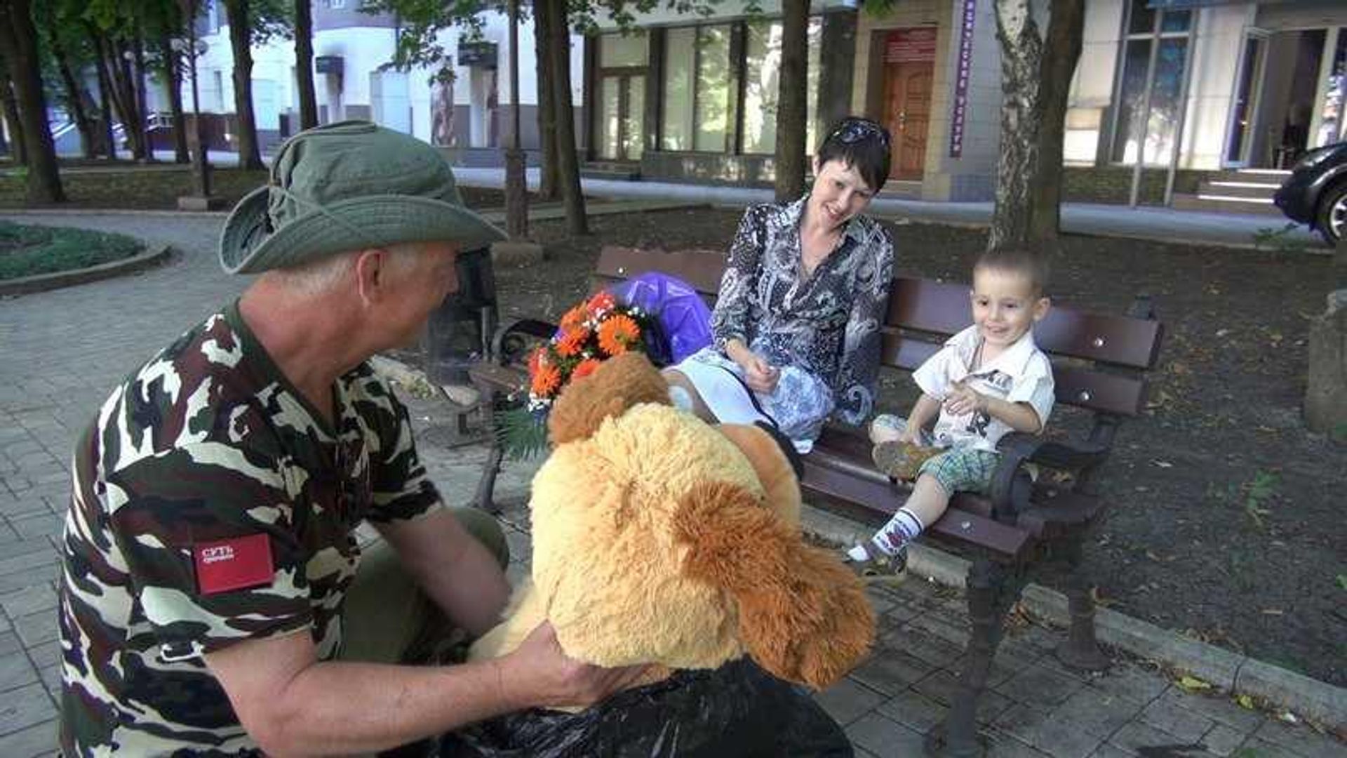 Anna Tuv and her son Zakhar, July 2015, 40 days after the attack on their family - Sputnik International, 1920, 31.03.2024