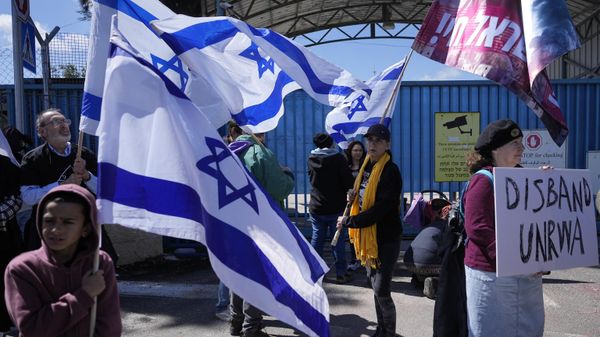 Israelis block the entrance to UNWRA, the main U.N. agency providing aid in the Gaza Strip, during a protest in Jerusalem, Wednesday, March 20, 2024.  - Sputnik International