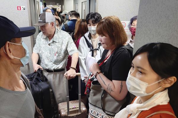 Passengers pack a south bound train as some train services were suspended in the aftermath of an earthquake in Taipei.  - Sputnik International