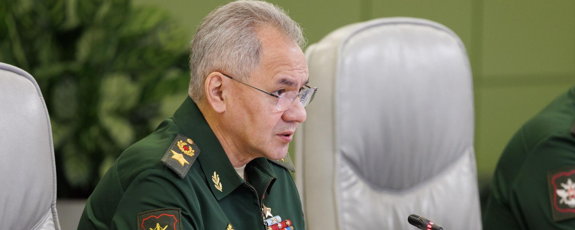 Russian Defence Minister Sergei Shoigu conducts a strategic meeting at the Ministry of Defense - Sputnik International, 1920, 03.04.2024