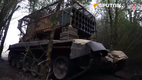 TOS-1A Solntsepyok Torches Ukrainian Troop Positions - Sputnik International