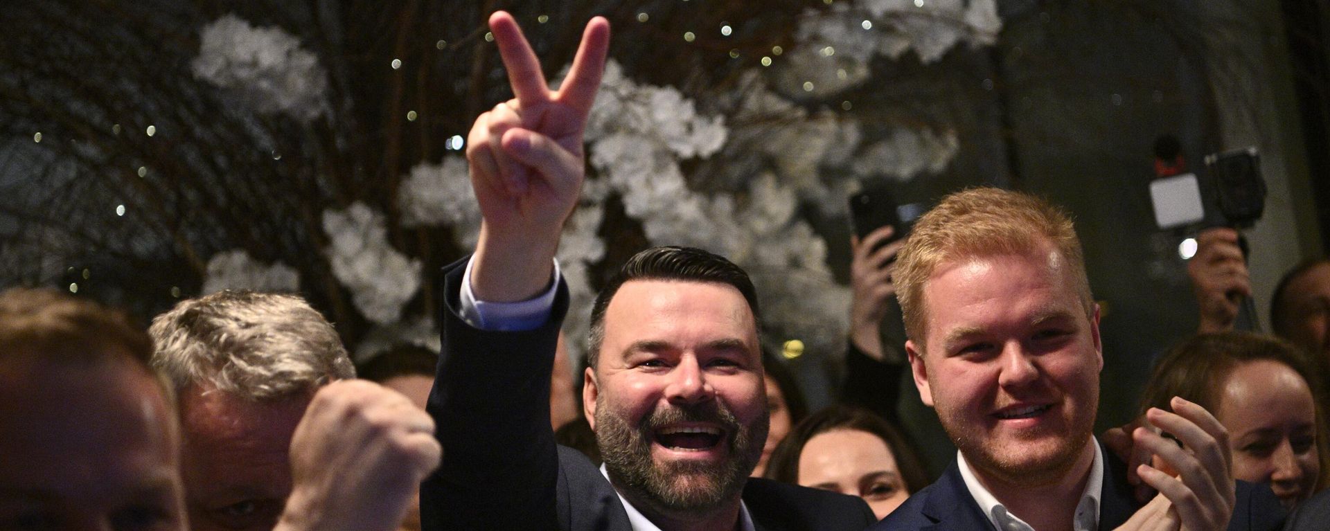 Supporters of the presidential candidate Peter Pellegrini celebrate at his headquarters after a presidential runoff in Bratislava, Slovakia, Saturday, April 6, 2024. Pellegrini is a close ally of populist Prime Minister Robert Fico known for his pro-peace policies. (AP Photo/Denes Erdos) - Sputnik International, 1920, 07.04.2024
