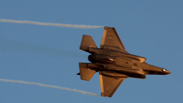 Israel's F-35 Lightning II fighter jet flies over the Hatzerim base in the Negev desert, near the southern city of Beer Sheva, on June 29, 2023 - Sputnik International