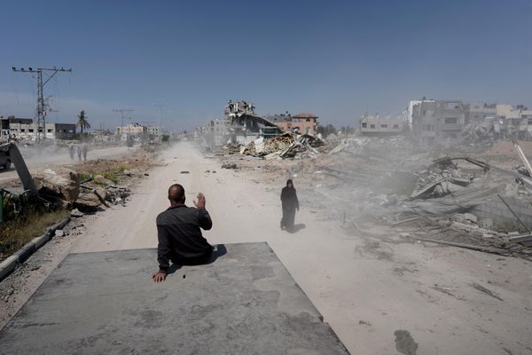 Locals return to Khan Yunis to check their abandoned homes.  - Sputnik International