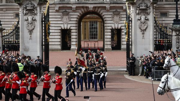 Members of France's Gendarmerie Garde Republicaine march behind members of the British Army's Band of the Grenadier Guards after taking part in a special Changing of the Guard ceremony at Buckingham Palace in London on April 8, 2024, to mark the 120th anniversary of the Entente Cordiale. - Sputnik International