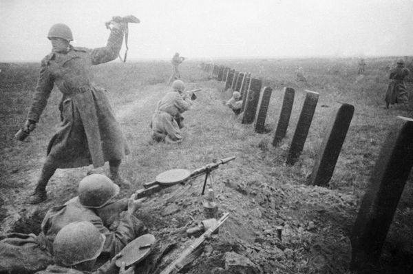 3rd Ukrainian front troops in battle close to anti-tank fences near Odessa - Sputnik International