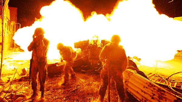 Russian Yug artillery unit servicemen launch 152mm D-20 howitzer fire at Ukrainian Armed Forces positions in the Artyomovsk (Bakhmut) direction, in the course of Russia's special military operation in Ukraine, at the unknown location. - Sputnik International