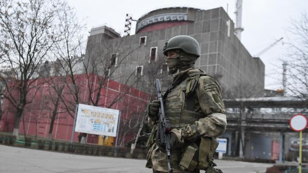 Russian serviceman on the territory of the Zaporozhye nuclear power plant - Sputnik International