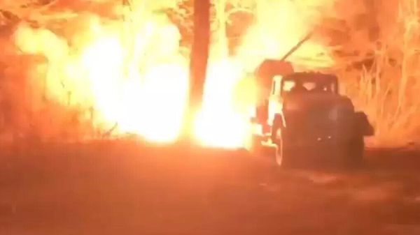 Russian Artillery Target Ukrainian Positions Near Artyomovsk in Night Strikes - Sputnik International