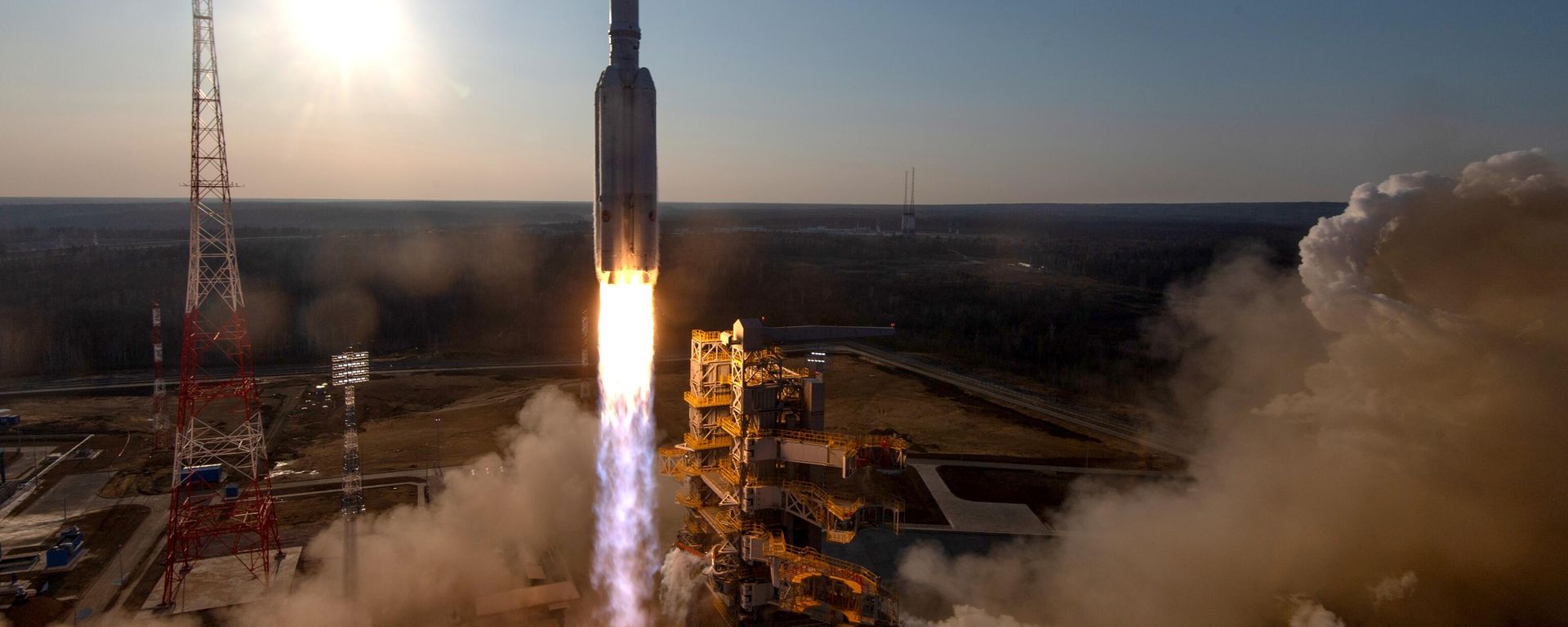 The Angara A5 rocket blasts off from the launchpad of the Vostochny cosmodrome in Amur Region, Russia.  - Sputnik International, 1920, 12.04.2024