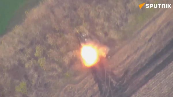 Russia’s Izdeliye-51 Guided Munition Shred Ukraine's Tank - Sputnik International