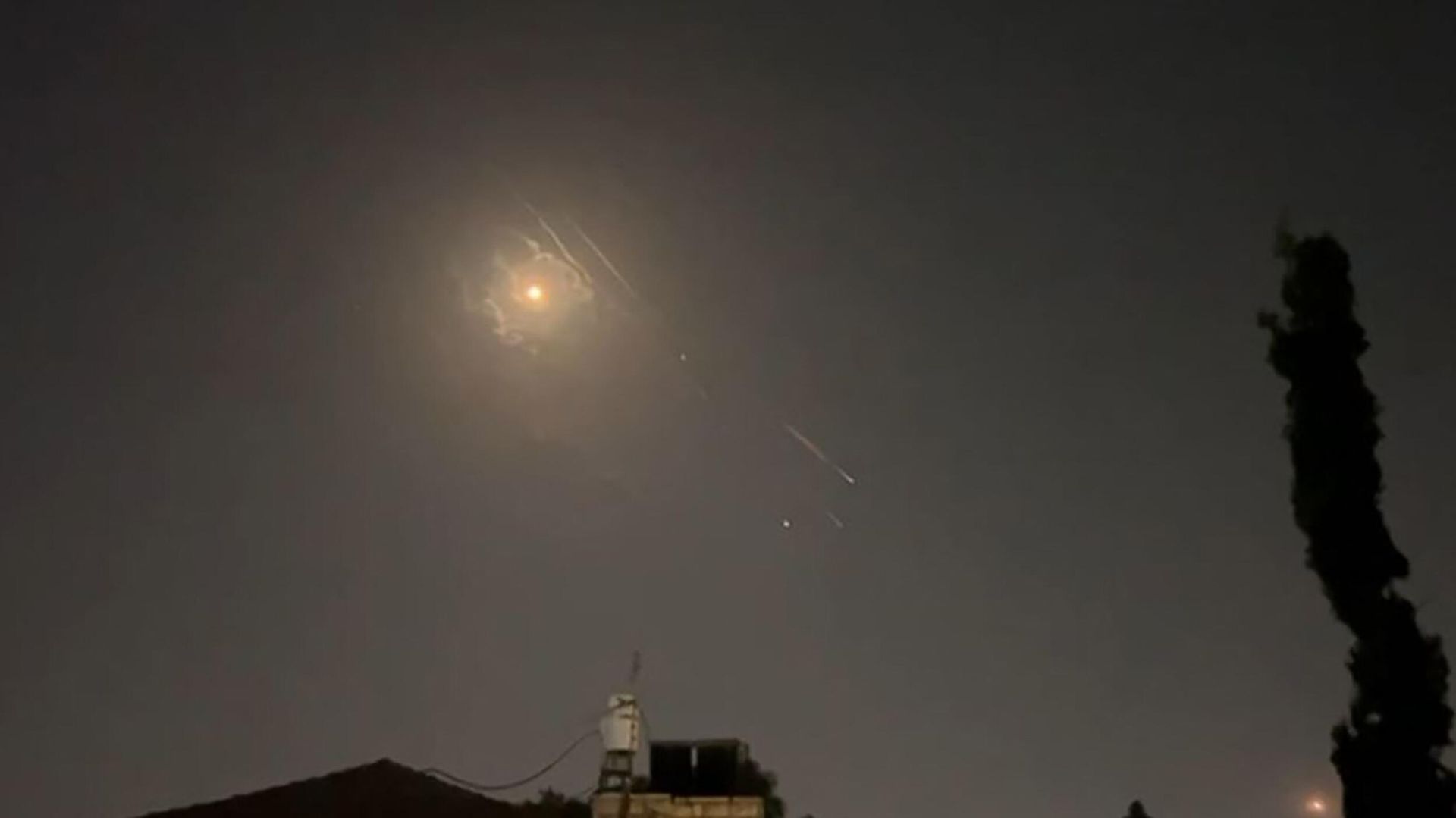Video grab shows explosions lighting up Jerusalem sky during Iranian attack on Israel. Video grab shows explosions lighting up Jerusalem sky during Iranian attack on Israel. - Sputnik International, 1920, 14.04.2024