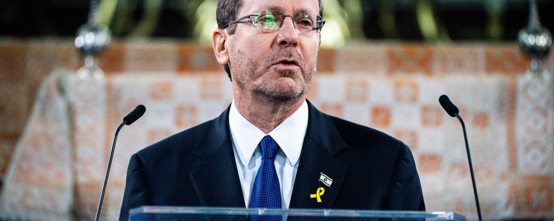 Israeli President Isaac Herzog addresses a speech during an opening ceremony for the National Holocaust Museum, at the Portuguese Synagogue in Amsterdam, on March 10, 2024.  - Sputnik International, 1920, 14.04.2024