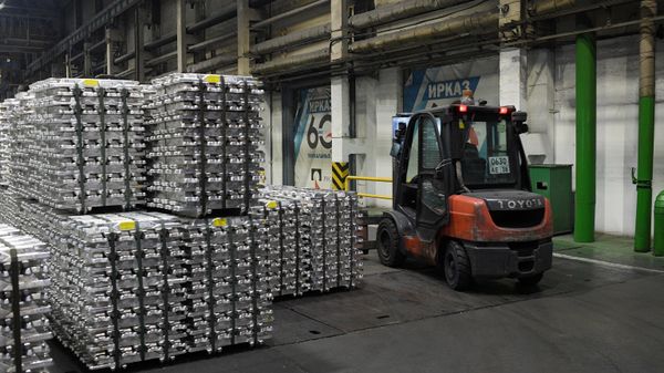Aluminum ingots in the foundry of the Irkutsk aluminum smelter in Shelekhov, Russia. - Sputnik International