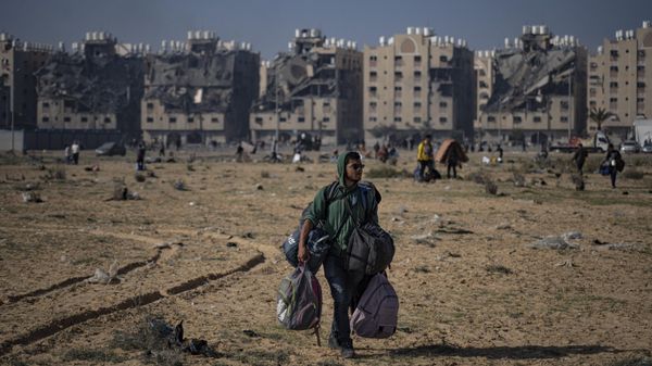 Palestinians flee from east to west of Khan Younis, Gaza Strip, during the ongoing Israeli bombardment, Saturday, Dec. 2, 2023 - Sputnik International