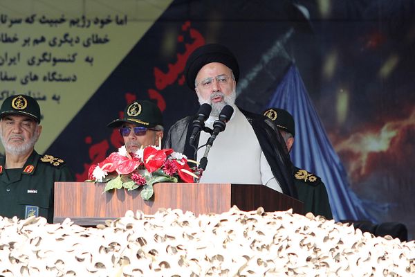 Iran's President Ebrahim Raisi addresses the parade's audience, alongside high-ranking officials and commanders. - Sputnik International