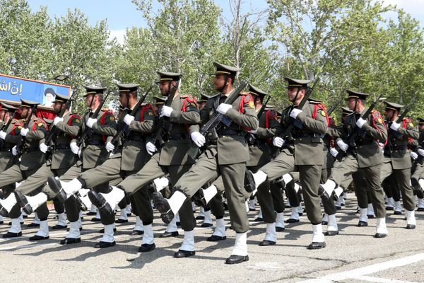Iranian soldiers march in the military parade commemorating the country's annually-held Army Day in Tehran. - Sputnik International