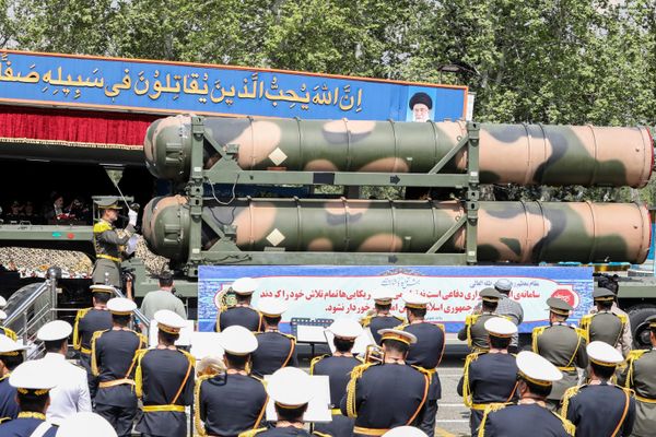 A military truck carries individual components of an S-300 air defense missile system. - Sputnik International
