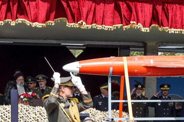 An Iranian military truck carries an Arash drone past President Ebrahim Raisi and army officers. - Sputnik International