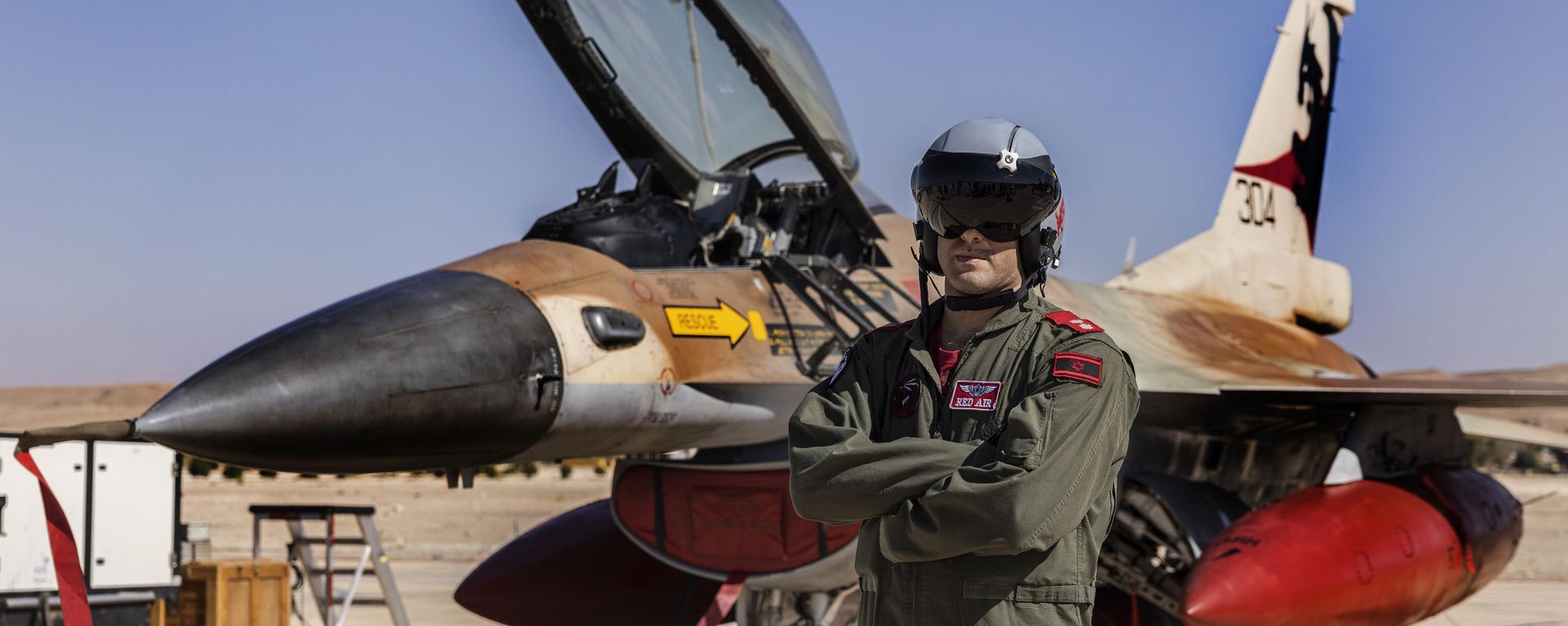 An Israeli F-16 pilot pose for a photo during the bi-annual multi-national aerial exercise known as the Blue Flag, at Ovda airbase near Eilat, southern Israel, Sunday, Oct. 24, 2021 An Israeli F-16 pilot pose for a photo during the bi-annual multi-national aerial exercise known as the Blue Flag, at Ovda airbase near Eilat, southern Israel, Sunday, Oct. 24, 2021 - Sputnik International, 1920, 03.11.2024