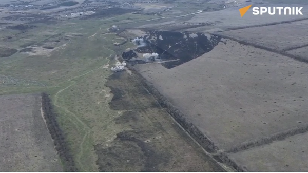 Russian Su-34 Annihilate Ukrainian Troops - Sputnik International