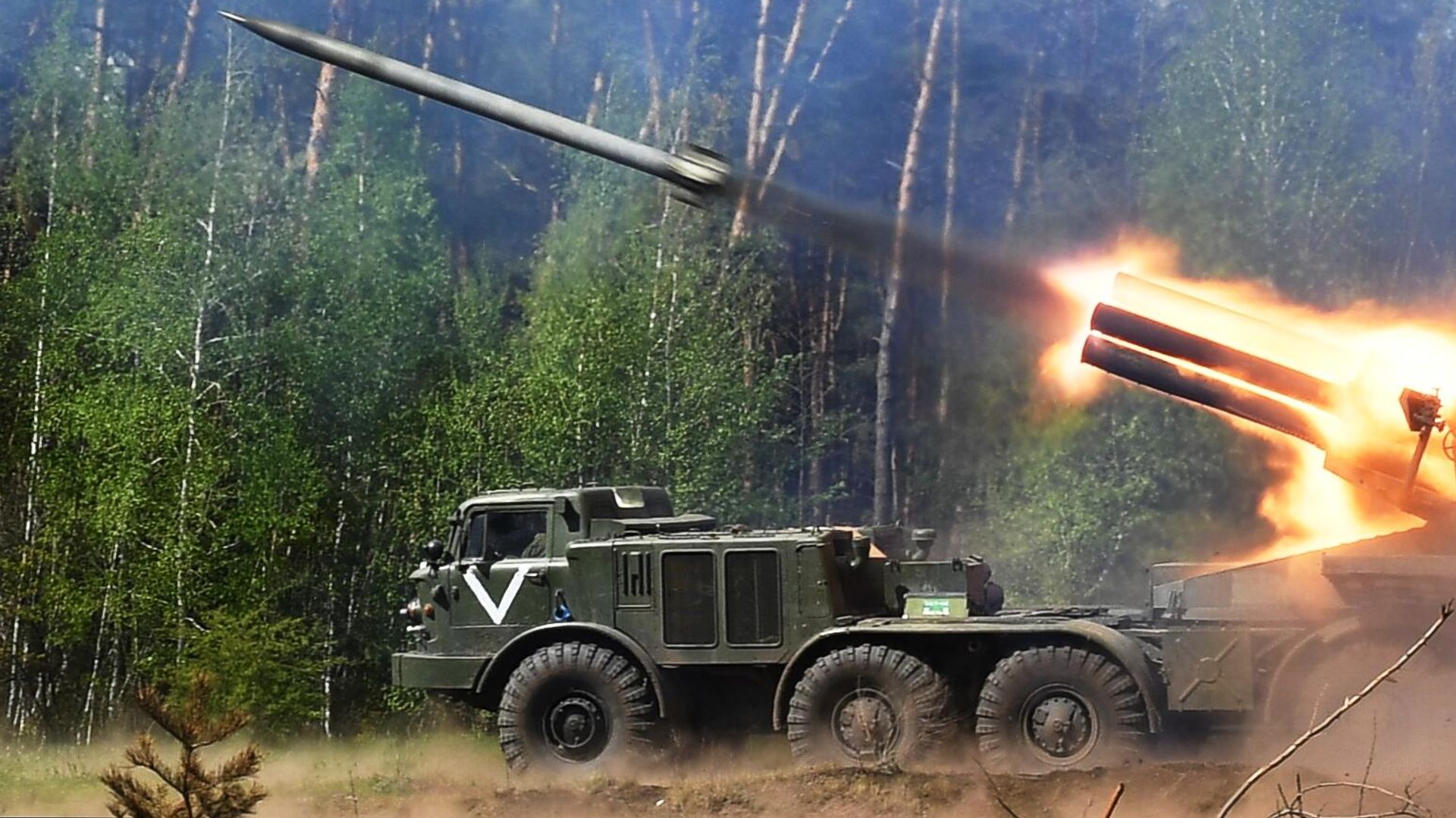 An Uragan 9K57 multiple rocket launcher fires in the Kharkov direction during the special military operation An Uragan 9K57 multiple rocket launcher fires in the Kharkov direction during the special military operation - Sputnik International, 1920, 07.09.2026