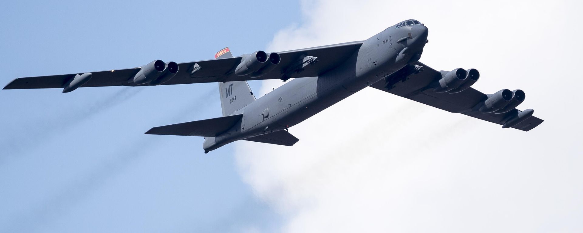 A US Air Force B-52 bomber flies over Training Range in Pabrade during a military exercise 'Iron Wolf 2016' some 60km.(38 miles) north of the capital Vilnius, Lithuania, Thursday, June 16, 2016. (AP Photo/Mindaugas Kulbis) A US Air Force B-52 bomber flies over Training Range in Pabrade during a military exercise 'Iron Wolf 2016' some 60km.(38 miles) north of the capital Vilnius, Lithuania, Thursday, June 16, 2016. (AP Photo/Mindaugas Kulbis) - Sputnik International, 1920, 04.11.2024