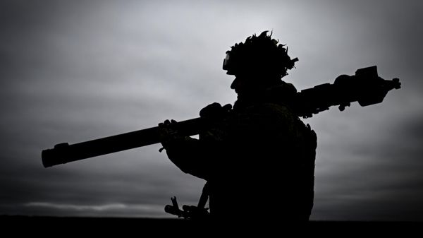 A Russian soldier from the crew of the Igla man-portable anti-aircraft missile system (MANPADS) in the zone of the special military operation. - Sputnik International
