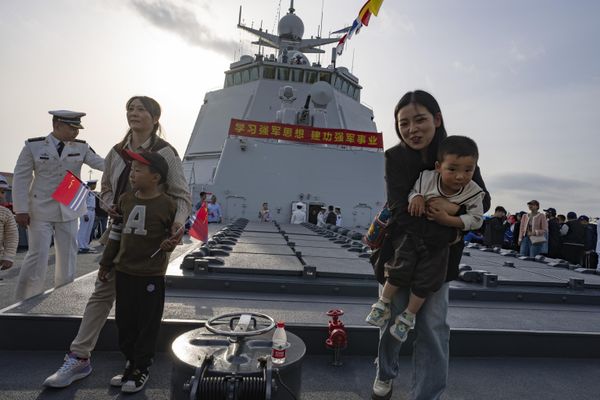 Visitors pose for photos near the vertical launching system on Chinese guided missile destroyer the Guiyang during a public day to mark the upcoming 75th anniversary of Chinese People's Liberation Army Navy. - Sputnik International