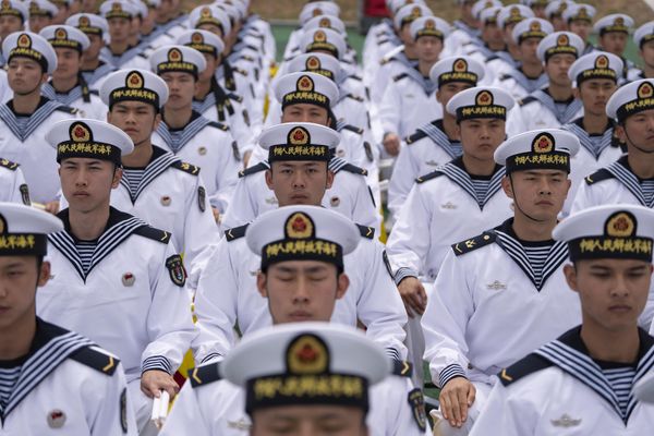 Chinese sailors sit in rows a day before the opening of the West Pacific Naval Symposium in Qingdao in eastern China's Shandong province. - Sputnik International