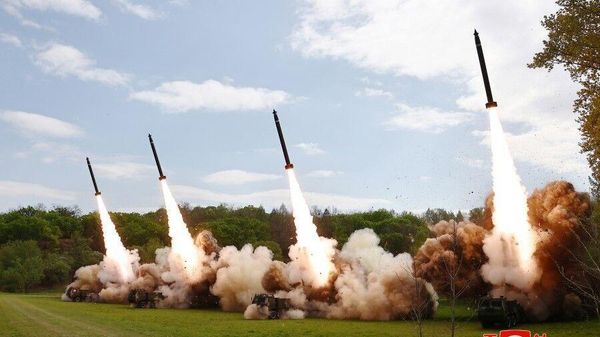 The North Korean government held the first military drill simulating a nuclear counterattack using extra-large multiple launch rocket systems. - Sputnik International