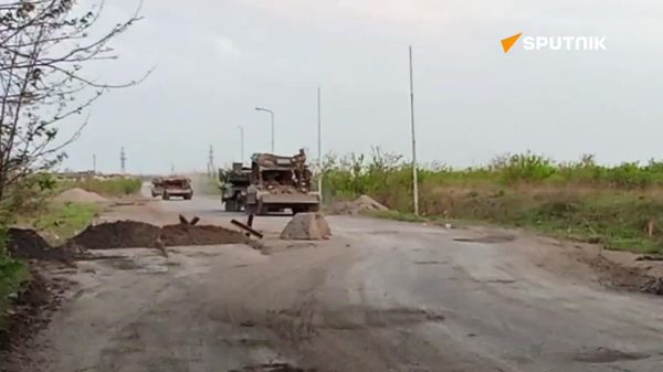 Transportation of a Leopard tank that was previously captured by Russian forces near Avdeyevka - Sputnik International
