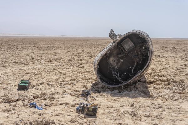 Parts of the intercepted ballistic missile close to the Dead Sea. - Sputnik International