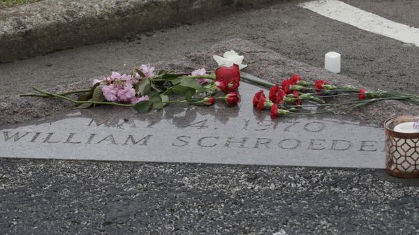 Flowers rest at the memorial site for William Schroeder Monday, May 4, 2020, in Kent, Ohio. The Ohio National Guard opened fire on unarmed college students during a war protest at Kent State University on May 4, 1970. Four students were killed, and nine others were injured. Not all of those hurt or killed were involved in the demonstration, which opposed the U.S. bombing of neutral Cambodia during the Vietnam War. (AP Photo/Tony Dejak) - Sputnik International