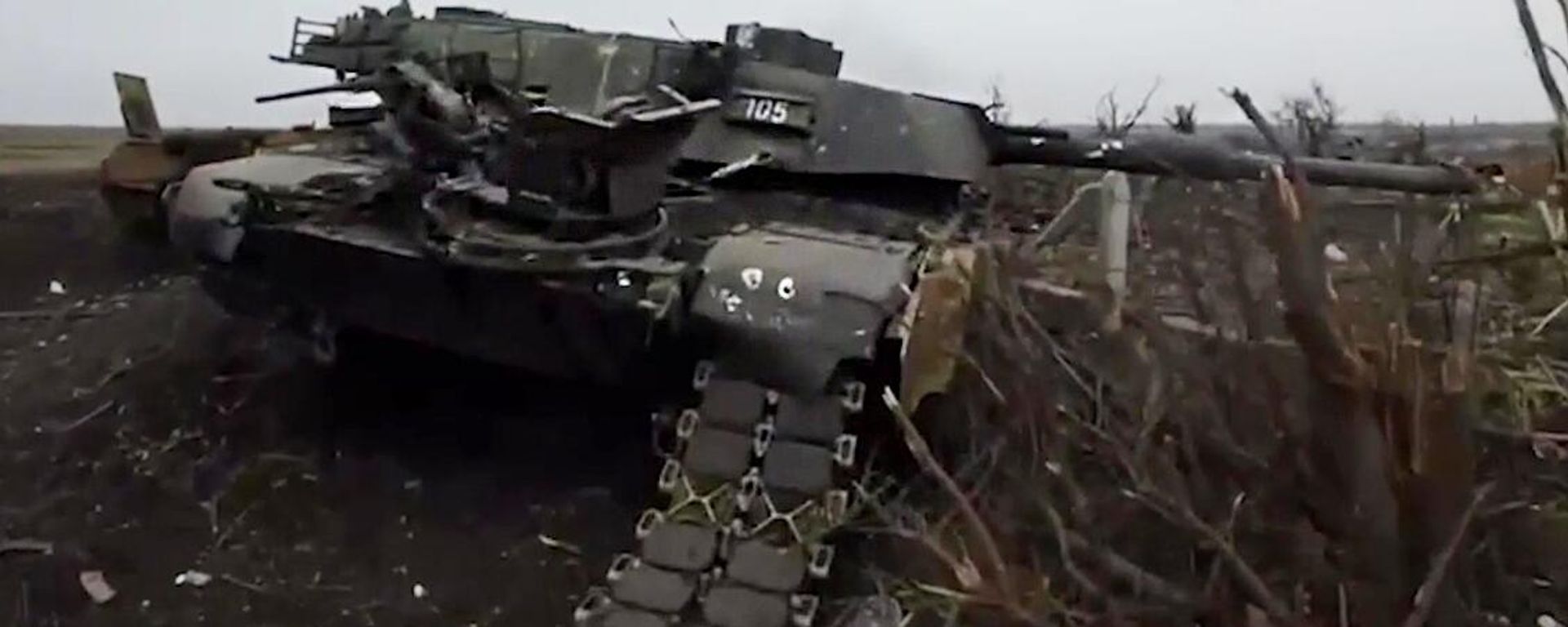 In this handout video grab released by the Russian Defence Ministry, a US-made Abrams tank used by the Ukrainian military, which was destroyed during fighting in the Avdeyevka area amid Russia's military operation in Ukraine, is seen in the field in the village of Berdychi, Donetsk People's Republic, Russia In this handout video grab released by the Russian Defence Ministry, a US-made Abrams tank used by the Ukrainian military, which was destroyed during fighting in the Avdeyevka area amid Russia's military operation in Ukraine, is seen in the field in the village of Berdychi, Donetsk People's Republic, Russia - Sputnik International, 1920, 27.04.2024