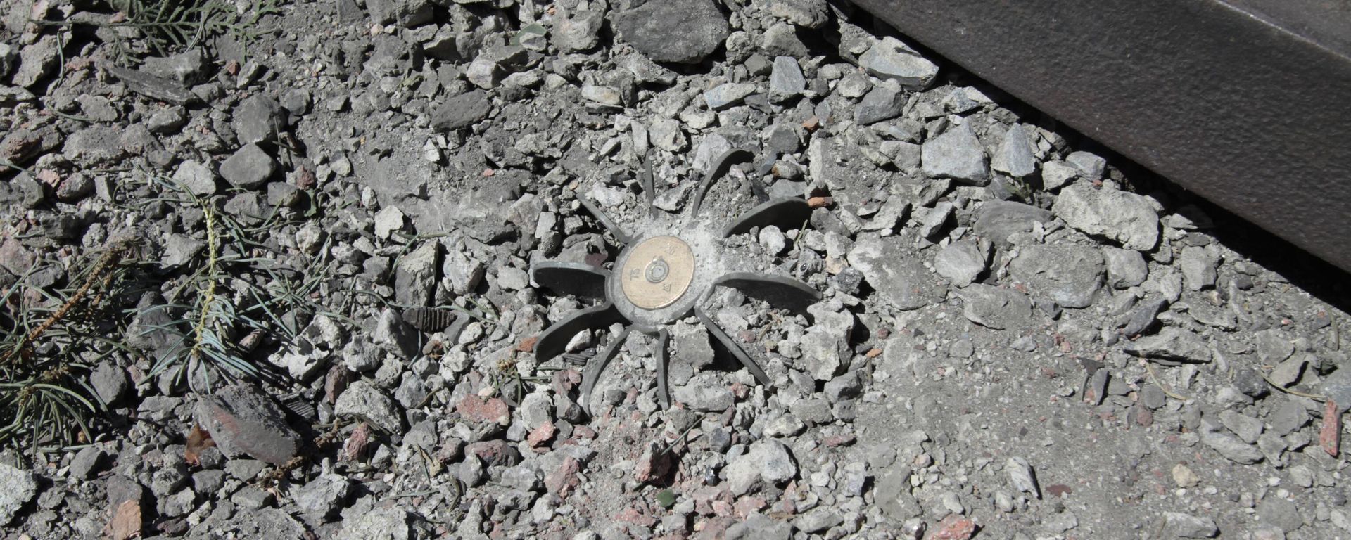 Tail end of an unexploded shell sticks out of the ground following artillery shelling in Aleksandrovka village in the Donetsk Region. - Sputnik International, 1920, 13.05.2024