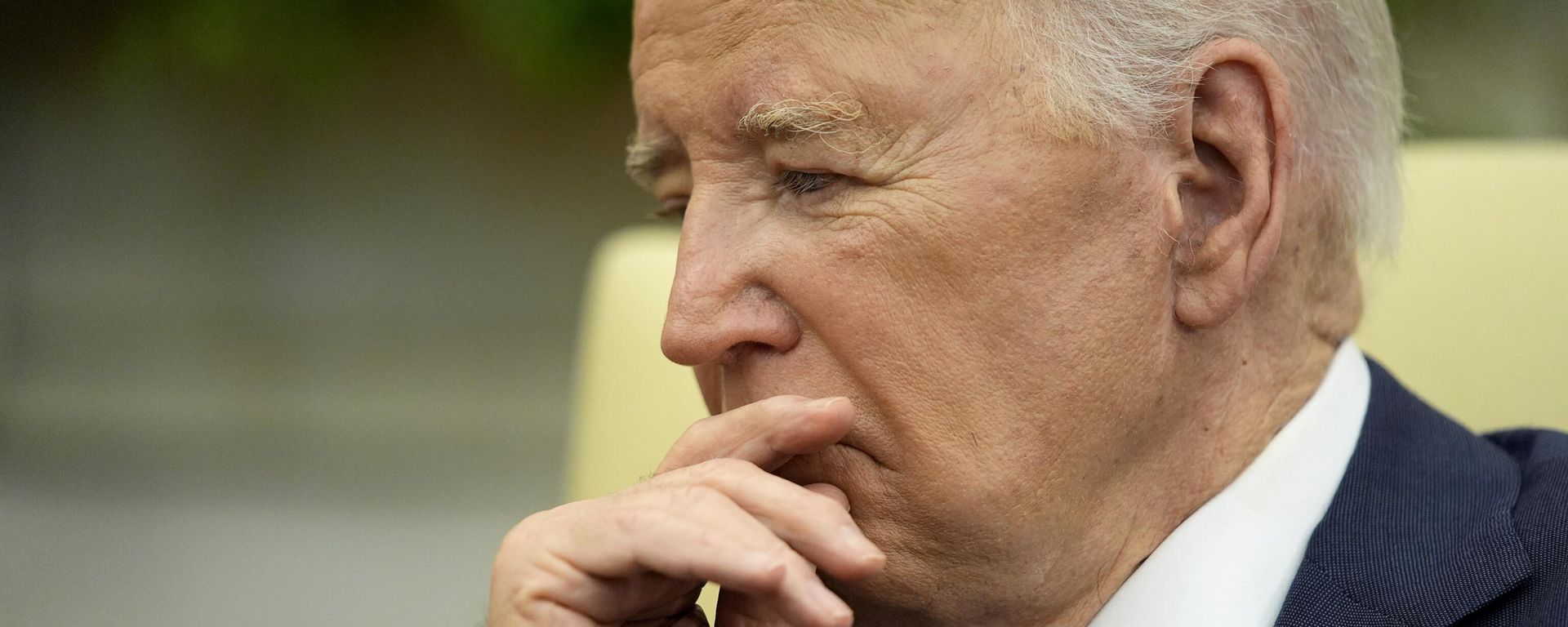 President Joe Biden listens during a meeting with Iraq's Prime Minister Shia al-Sudani in the Oval Office of the White House, Monday, April 15, 2024, in Washington - Sputnik International, 1920, 01.06.2024